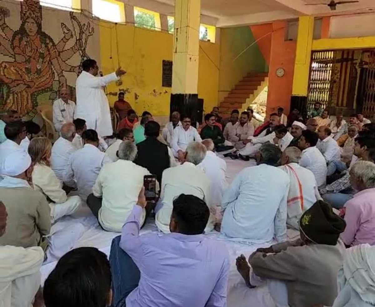 समाज के लिए अभद्र टिप्पणी पर की पंचायत