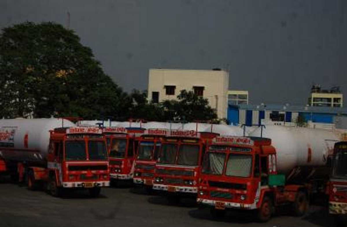 दिल्ली : इंडियन ऑयल के टैंकरों से तेल चोरी करने वाले रैकेट का भंडाफोड़ दिल्ली : इंडियन ऑयल के टैंकरों से तेल चोरी करने वाले रैकेट का भंडाफोड़