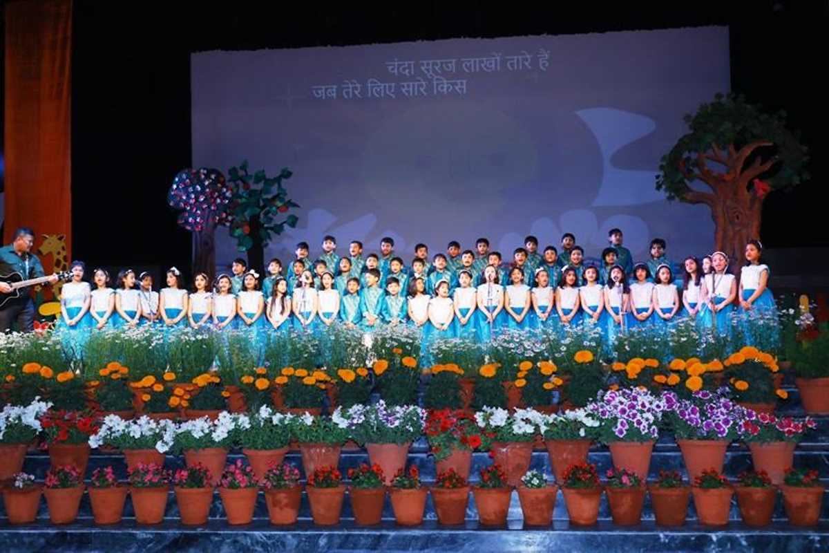 बच्चों ने भगवान के शानदार उपहार विषय पर दी मनमोहक प्रस्तुति