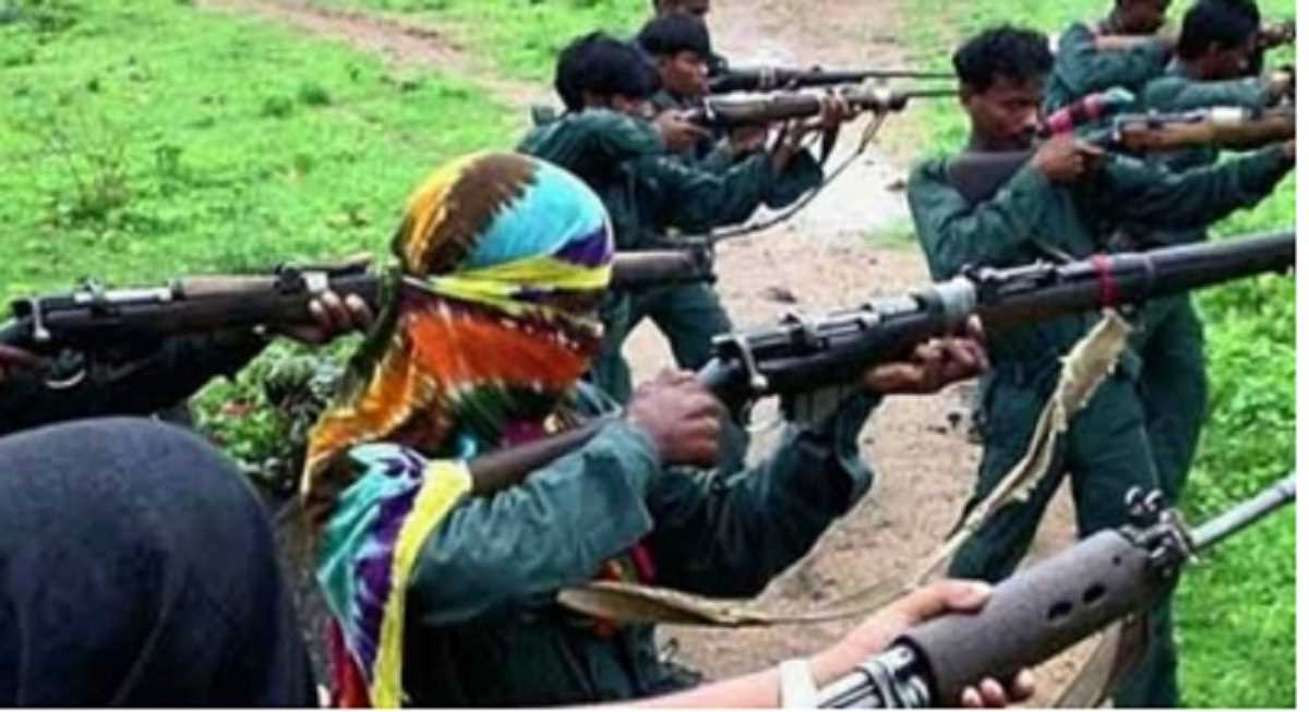 झारखंड के कोल्हान में 30 किमी के दायरे में नक्सलियों ने शाम छह से सुबह छह बजे तक लगा दिया है कर्फ्यू झारखंड के कोल्हान में 30 किमी के दायरे में नक्सलियों ने शाम छह से सुबह छह बजे तक लगा दिया है कर्फ्यू