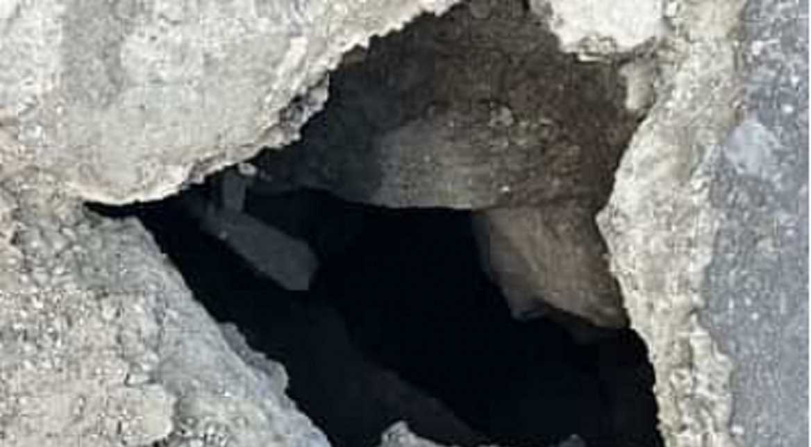 जोशीमठ में बदरीनाथ हाईवे पर दरारों के साथ दिखने लगे गड्ढे