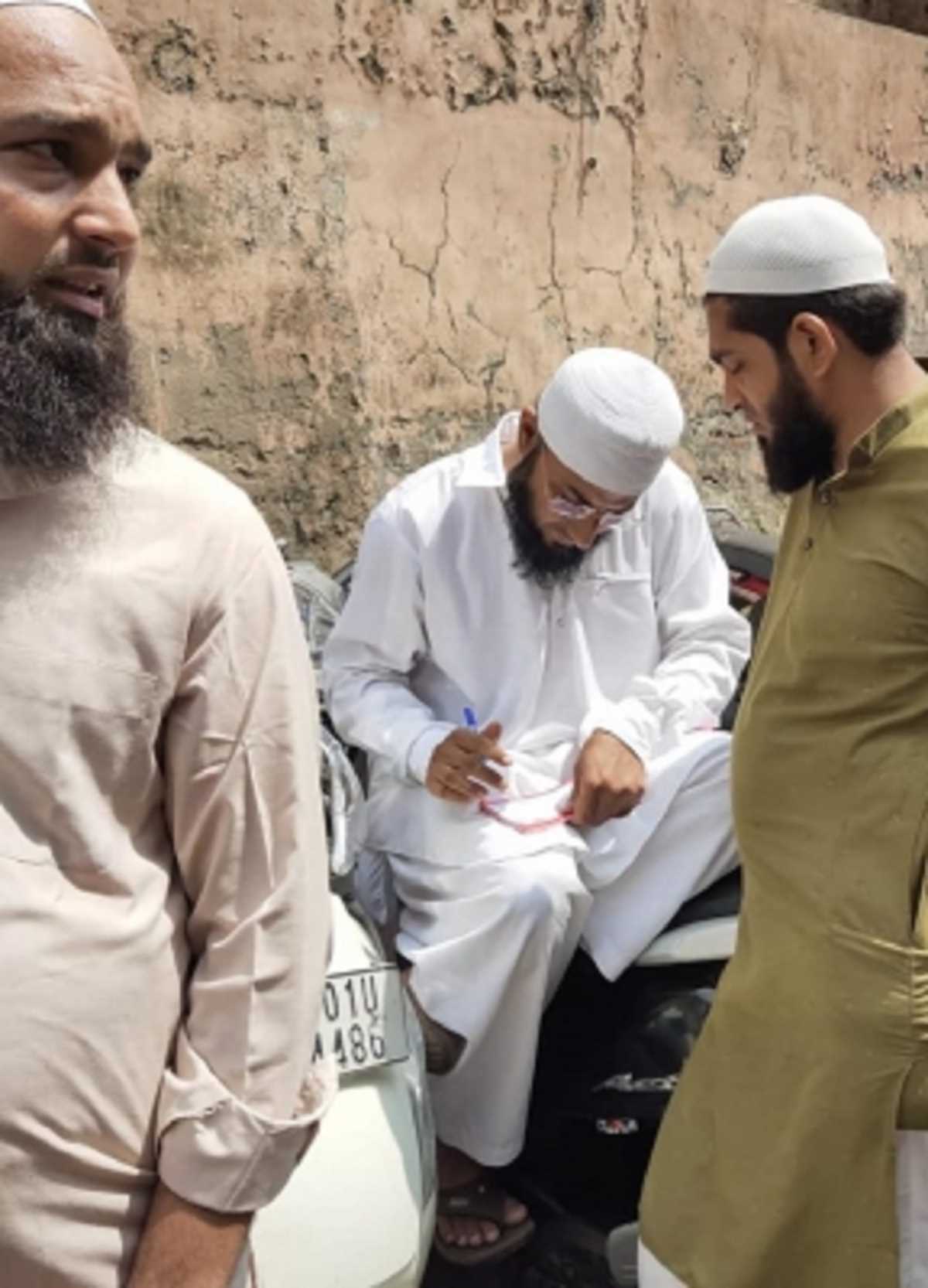 गुजरात : हिरासत में एसडीपीआई के 15 कार्यकर्ता, एनआईए और एटीएस कर रही पूछताछ गुजरात : हिरासत में एसडीपीआई के 15 कार्यकर्ता, एनआईए और एटीएस कर रही पूछताछ