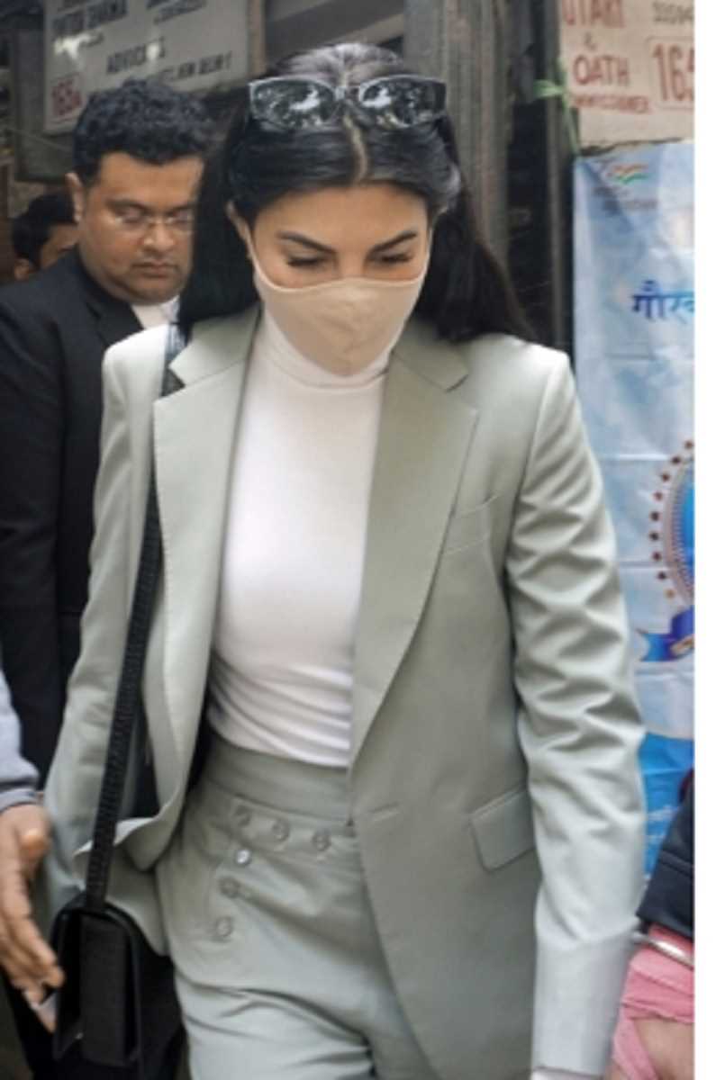 दिल्ली की अदालत ने जैकलीन फर्नाडीस को विदेश यात्रा की दी अनुमति