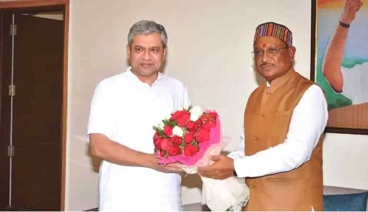 रेल मंत्री अश्विनी वैष्णव से मिले सीएम विष्णु देव साय, छत्तीसगढ़ की चार रेल परियोजनाओं पर चर्चा