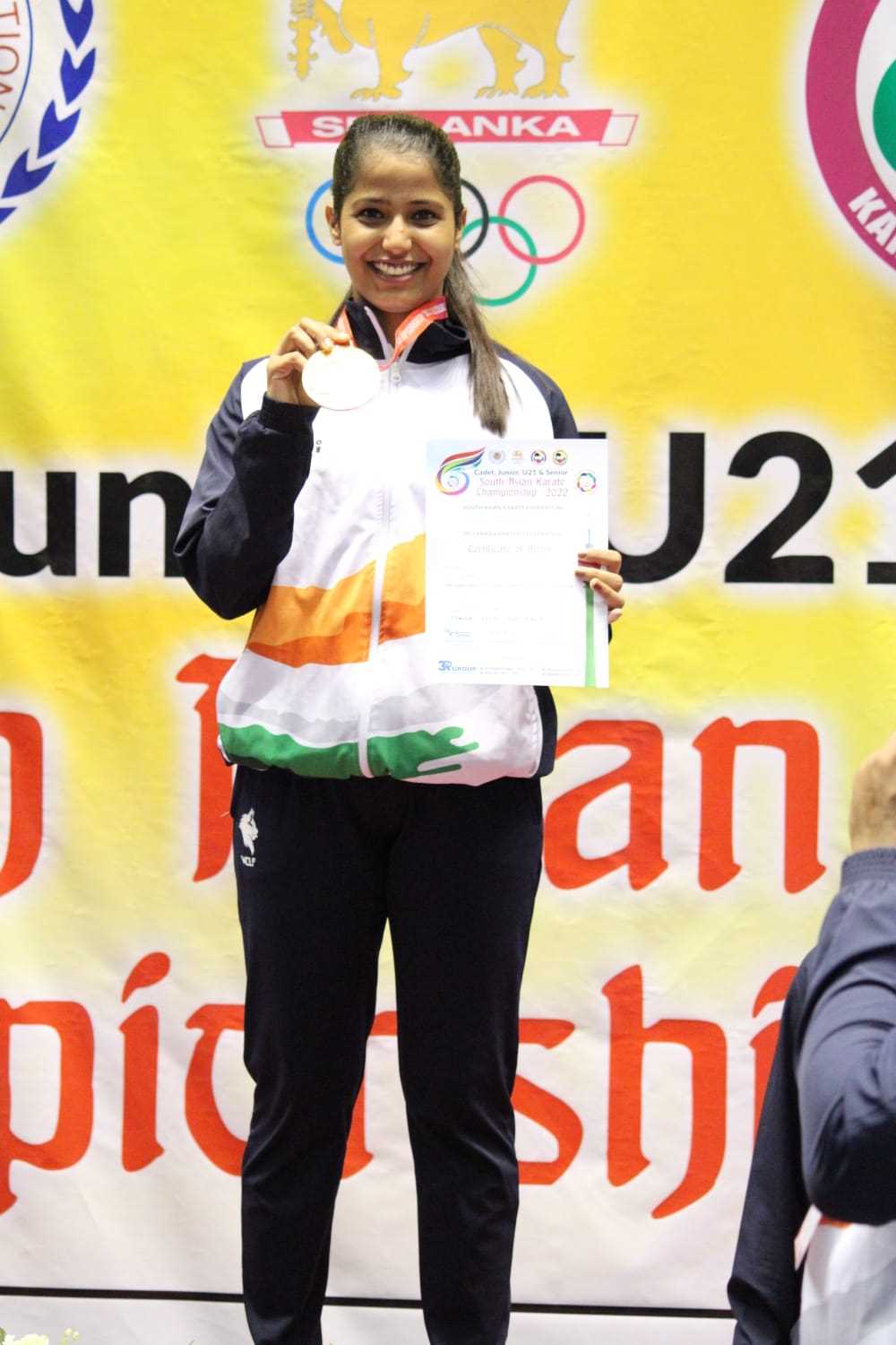 साउथ एशियन कराते चैंपियनशिप में निहारिका ने श्रीलंका को हराकर जीता गोल्ड