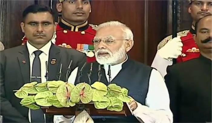 हमने 70 साल पहले नए रूप में संविधान को अंगीकार किया था : मोदी हमने 70 साल पहले नए रूप में संविधान को अंगीकार किया था : मोदी