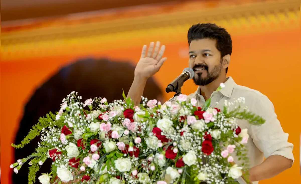तमिल सुपरस्टार विजय की नई पार्टी डीएमके और एआईएडीएमके दोनों के लिए चुनौती
