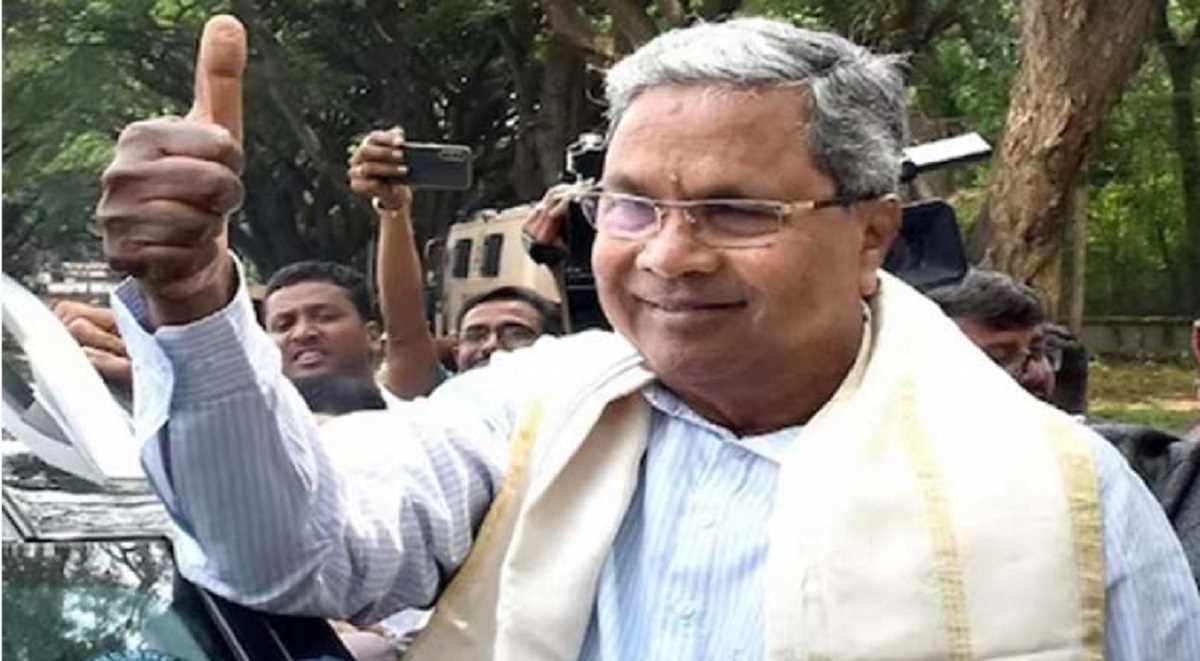 कर्नाटक में मुख्यमंत्री के नाम की औपचारिक घोषणा से पहले ही सिद्धारमैया के घर जश्न का माहौल कर्नाटक में मुख्यमंत्री के नाम की औपचारिक घोषणा से पहले ही सिद्धारमैया के घर जश्न का माहौल