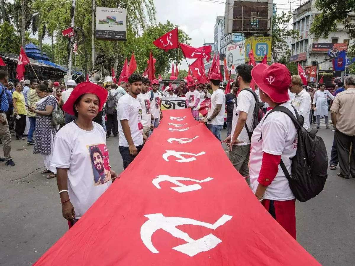 आपराधिक छवि वाले नेता को माकपा में शामिल करने पर पार्टी में असंतोष