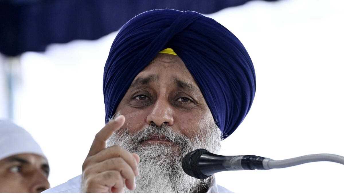 सुखबीर बादल को अकाल तख्त ने सुनाई सजा, स्वर्ण मंदिर में वॉशरूम-जूठे बर्तन साफ करने का आदेश