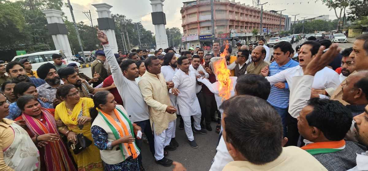 छत्तीसगढ़ के सभी जिलों में कांग्रेस ने शाह का पुतला दहन किया