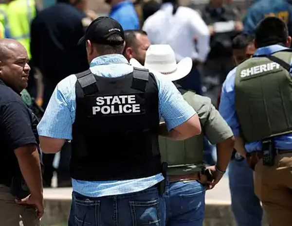 अमेरिका : टेक्सास के स्कूल में हुई गोलीबारी, 18 छात्र और 1 शिक्षक की हत्या