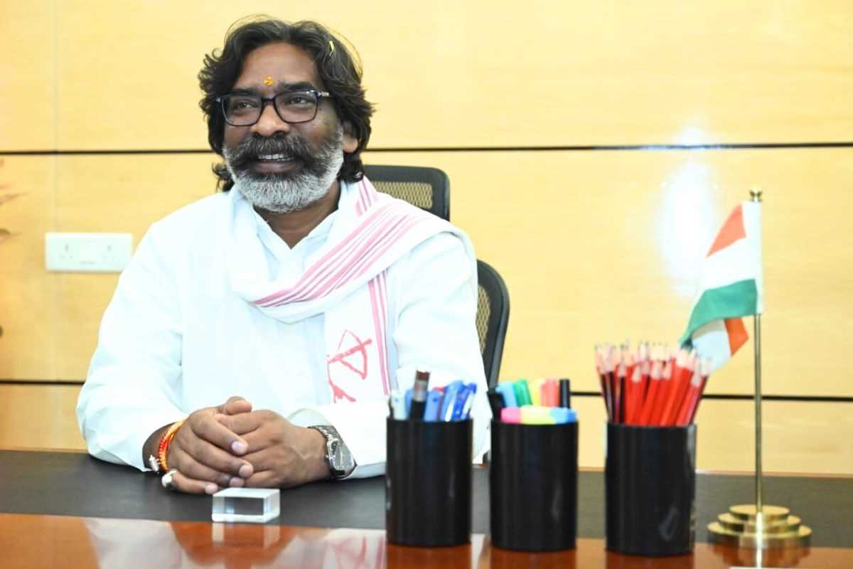 महाराष्ट्र में महायुति भारी जीत की ओर, झारखंड में हेमंत सोरेन की पुनः वापसी