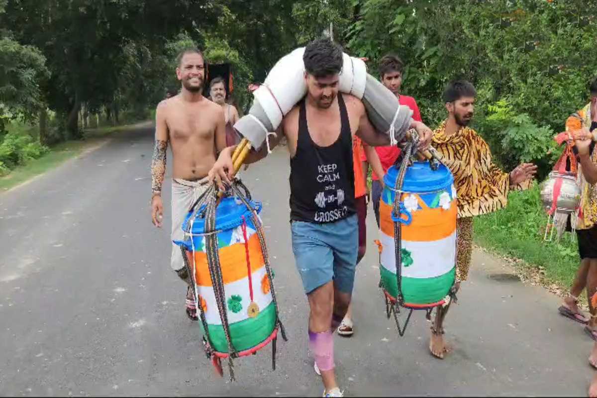 जोड़ी बनाने के लिए उठाया 201 लीटर का कांवड़