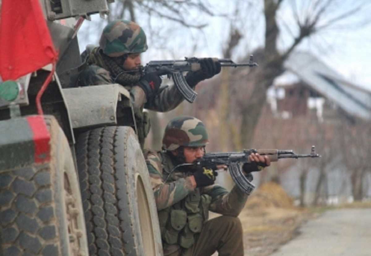 जम्मू-कश्मीर के राजौरी में आतंकवादियों के साथ मुठभेड़ में दो जवान शहीद