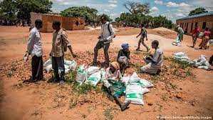 गहरे मानवीय संकटों से जूझते देशों की सुध कौन लेगा