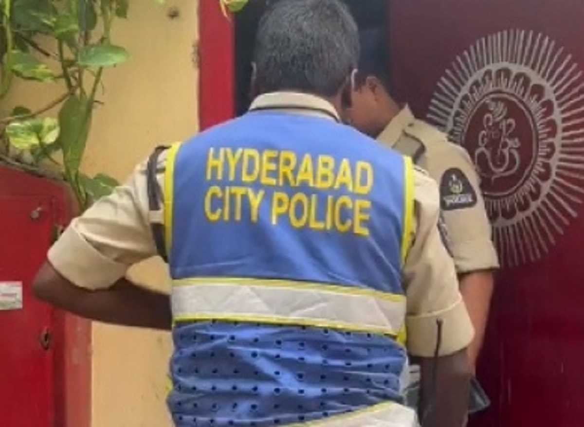 दिवाली पर महिला ने दीये को मारी लात, वीडियो वायरल होने पर हैदराबाद पुलिस ने मामला किया दर्ज