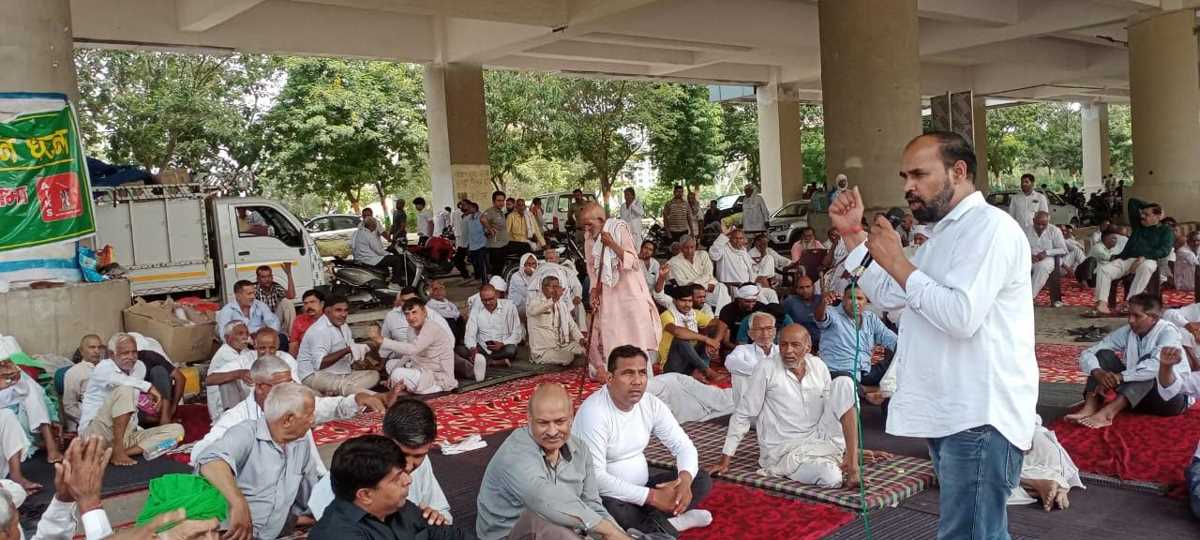 गिरफ्तार किसानों को रिहा करने पर तुरंत फिर जेल भेजने पर किसानों में नाराजगी गिरफ्तार किसानों को रिहा करने पर तुरंत फिर जेल भेजने पर किसानों में नाराजगी