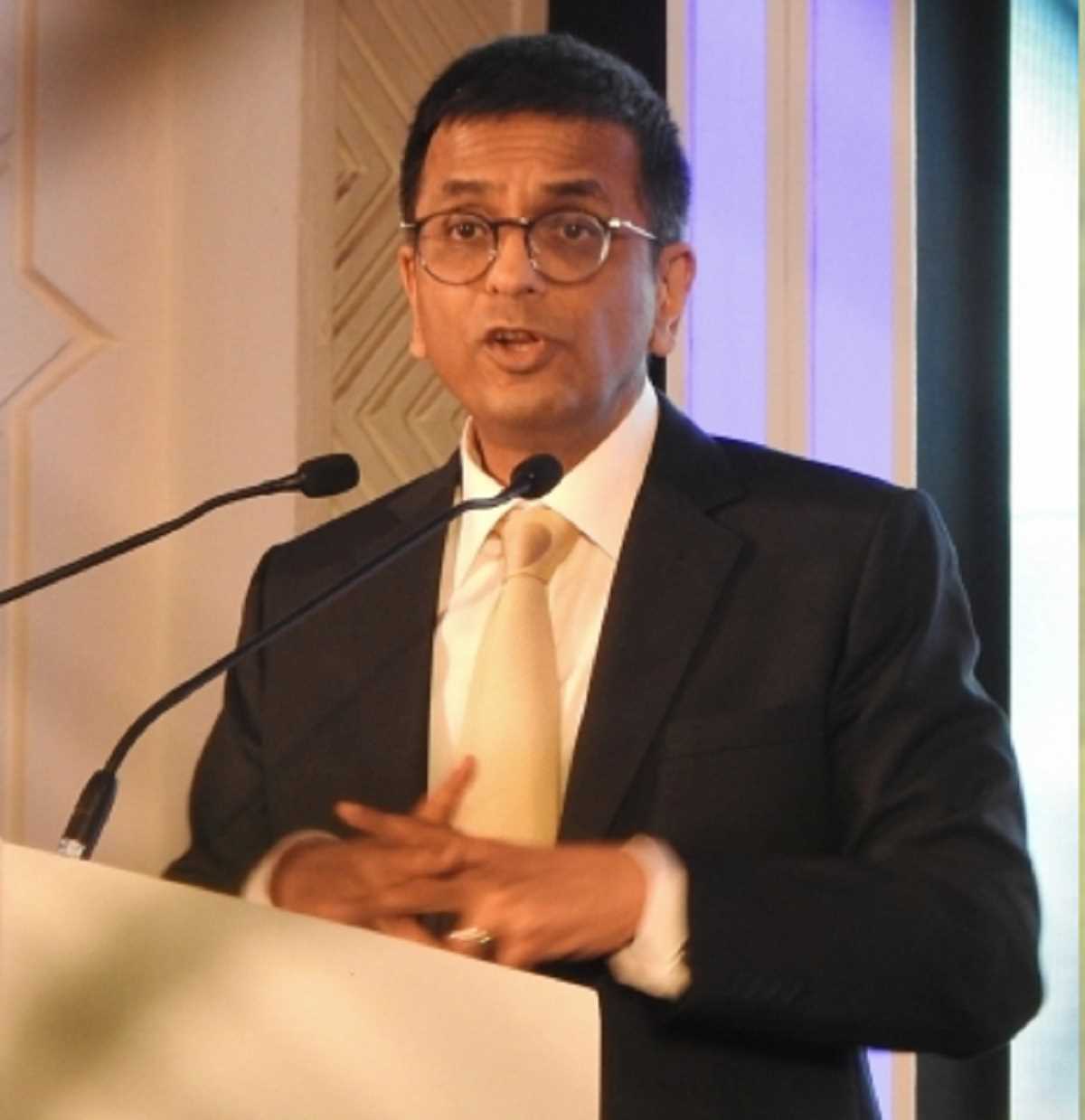 सीजेआई चंद्रचूड़ ने वकील को दी चेतावनी, कहा- मेरे अधिकार के साथ खिलवाड़ न करें