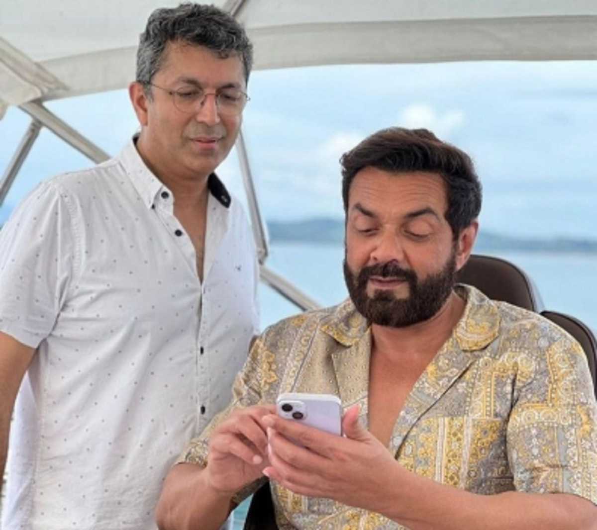 बॉबी देओल ने पूरी की कुणाल कोहली की श्लोक- द देसी शेरलॉक की शूटिंग बॉबी देओल ने पूरी की कुणाल कोहली की श्लोक- द देसी शेरलॉक की शूटिंग