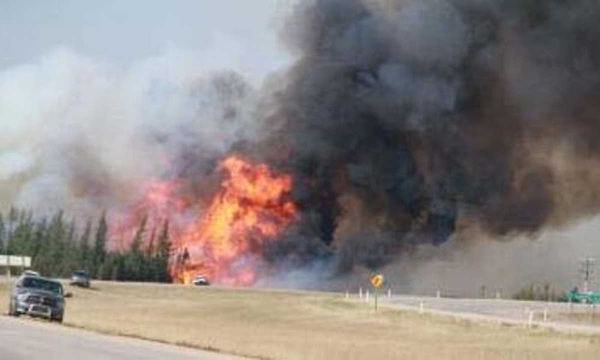 ब्रुकलिन में लगी आग में तीन बच्चे व 10 बचावकर्मी झुलसे