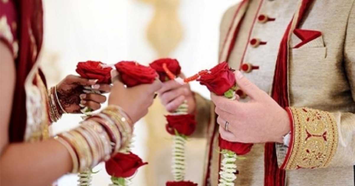 जुड़वा बहनों से एक साथ युवक को शादी करना पड़ा भारी, महिला आयोग ने दिए जांच के आदेश