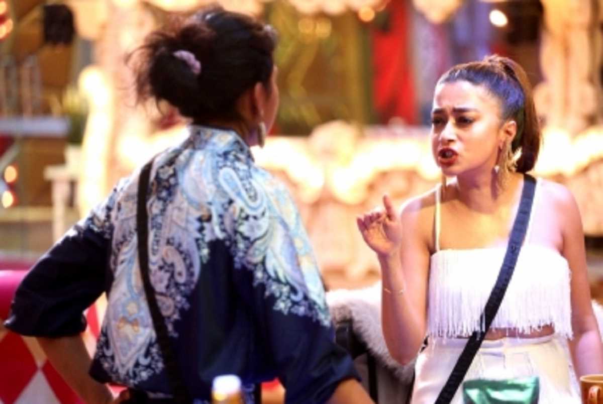 बिग बॉस 16: घर में टीना और सुम्बुल के बीच फिर हुई लड़ाई बिग बॉस 16: घर में टीना और सुम्बुल के बीच फिर हुई लड़ाई