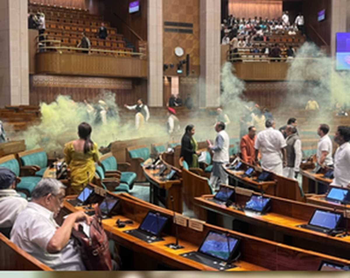 संसद हंगामे के बीच पास बनवाने वाले भाजपा सांसद प्रताप सिम्हा की सफाई