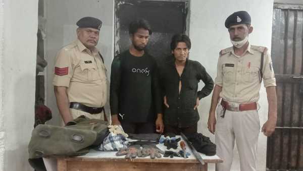 चोरी की बड़ी घटना को अंजाम देने के पूर्व 2 अंतर्राज्यीय आरोपी गिरफ्तार चोरी की बड़ी घटना को अंजाम देने के पूर्व 2 अंतर्राज्यीय आरोपी गिरफ्तार