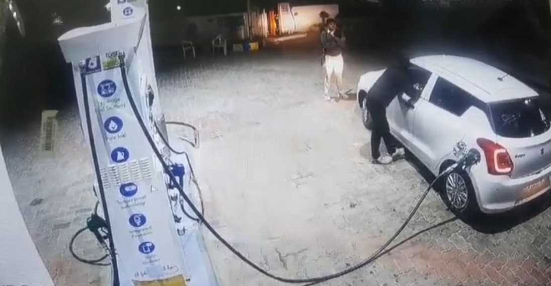 लाखों की कार में आया और 5 हजार की पेट्रोल लेकर हो गया फुर्र