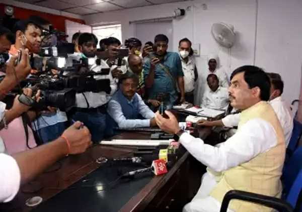 बिहार में पिछले साल उद्योग लगाने के लिए 350 एकड़ जमीन का आवंटन : शाहनवाज बिहार में पिछले साल उद्योग लगाने के लिए 350 एकड़ जमीन का आवंटन : शाहनवाज