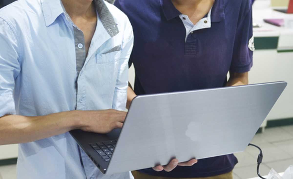 कर्नाटक सरकार विश्‍वविद्यालयों में एससी-एसटी छात्रों को लैपटॉप देने के लिए 230 करोड़ रुपये आवंटित करेगी