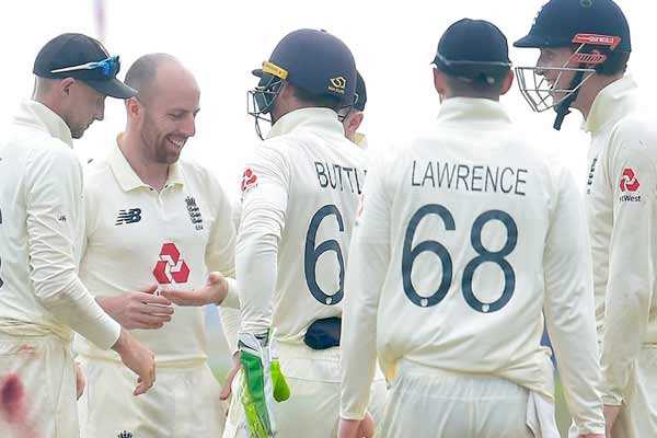 गॉल टेस्ट: इंग्लैंड ने 7 विकेट से श्रीलंका को हराया