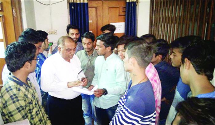 प्रश्नपत्र 75 अंकों का प्रश्न पूछे गए 70 के