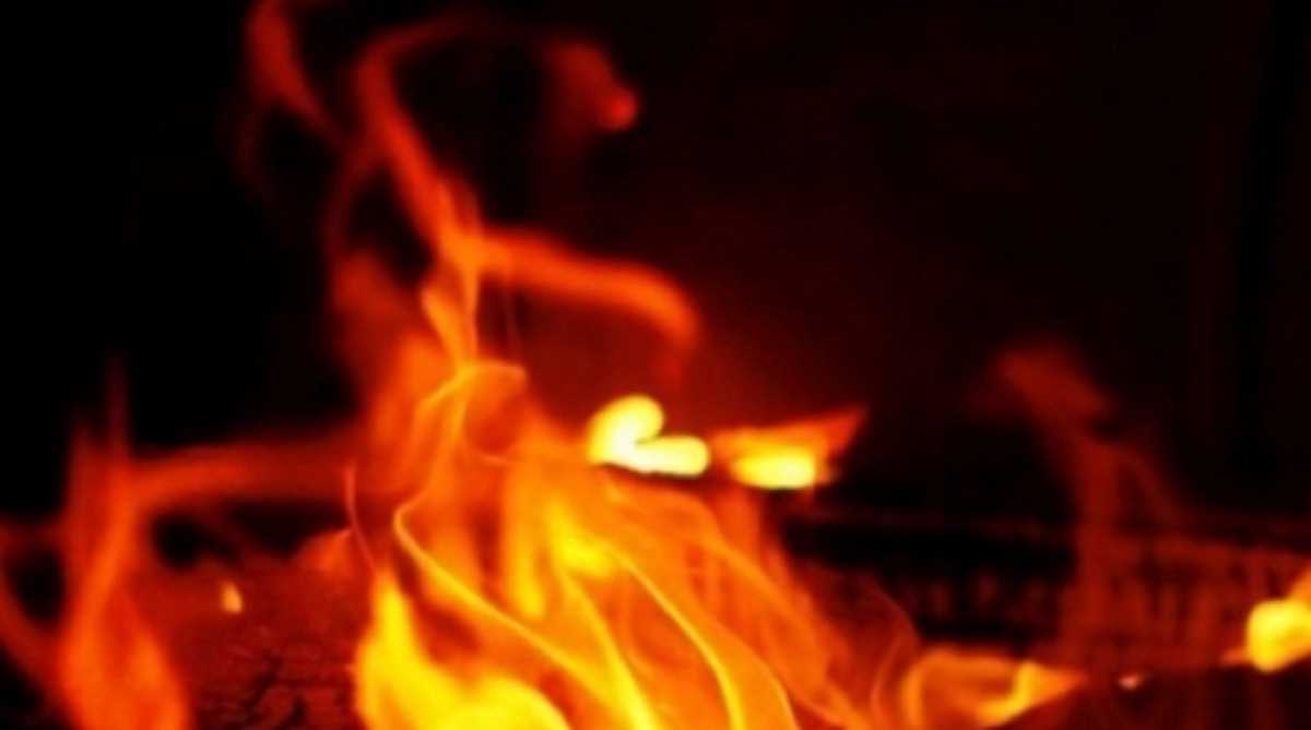 बंगाल में झुग्गी में आग लगने से दो की मौत, 15 झोपड़ियां जलकर खाक