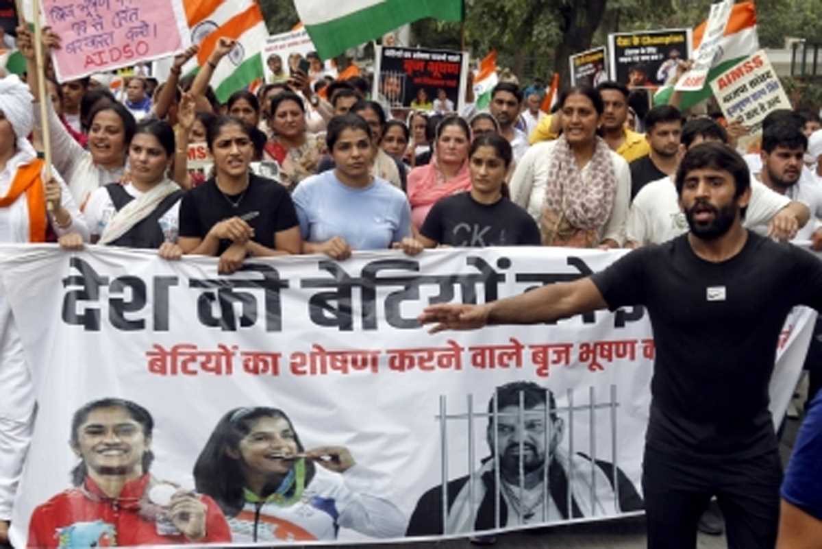 नाबालिग पहलवान के पिता बोले, डब्ल्यूएफआई प्रमुख के खिलाफ आरोप वापस नहीं लिए हैं