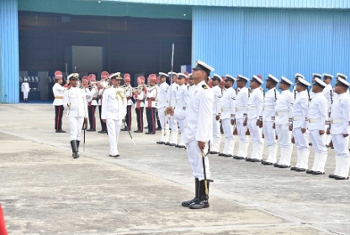 तटरक्षक ने आधुनिक हल्के हेलीकॉप्टर एमके-3 के दस्ते को शामिल किया