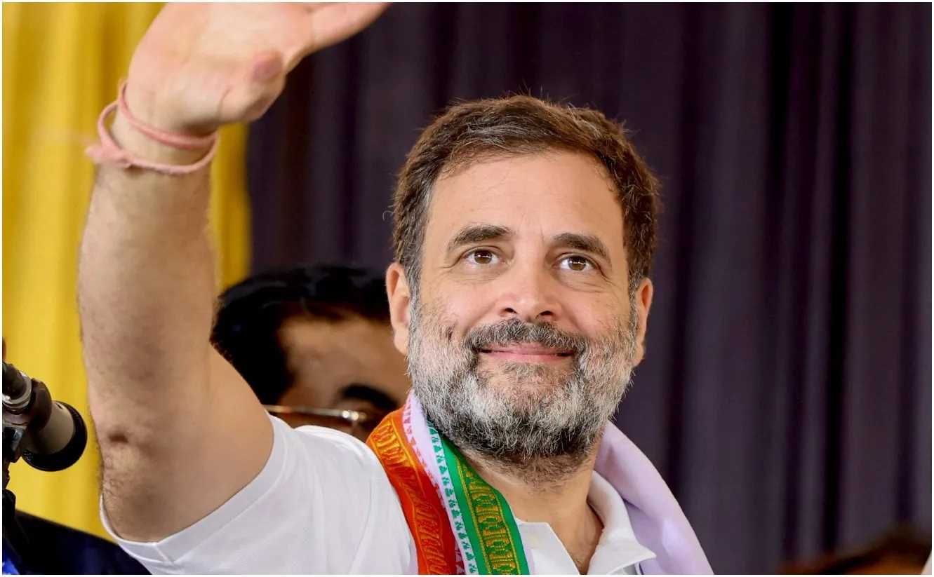 महाराष्ट्र : राहुल गांधी ने अंबेडकर चौक पर टेंपो चालक तुकाराम शिंदे से मुलाकात की महाराष्ट्र : राहुल गांधी ने अंबेडकर चौक पर टेंपो चालक तुकाराम शिंदे से मुलाकात की