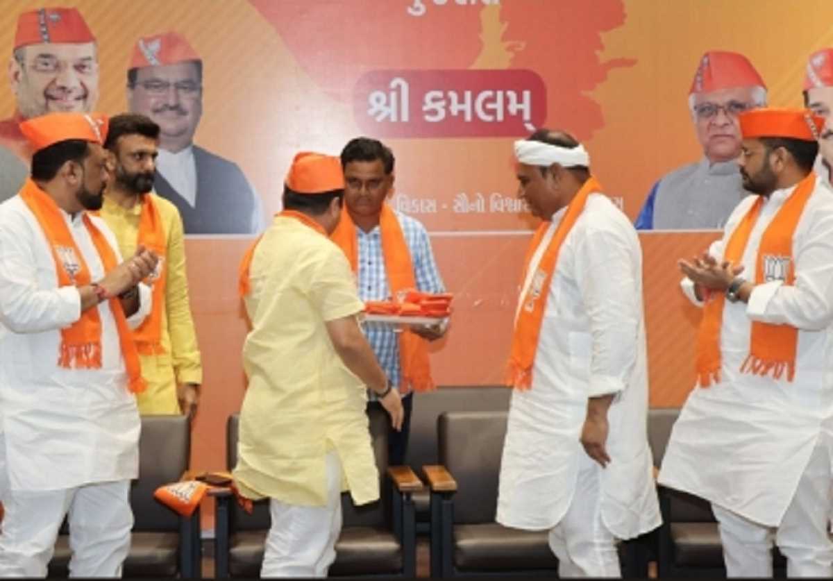 गुजरात कांग्रेस के पूर्व विधायक हर्षद रिबाडिया भाजपा में शामिल