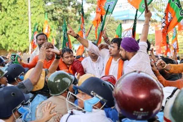 ममता सरकार के खिलाफ सड़क पर उतरी भाजपा, 1500 कार्यकर्ताओं को घायल करने का लगाया आरोप