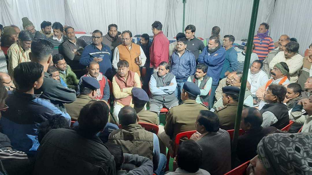 Pradhuman Singh Tomar: ऊर्जा मंत्री ने घर छोड़ सड़क पर गुजारी रात, तंबू के नीचे लगाई जन चौपाल