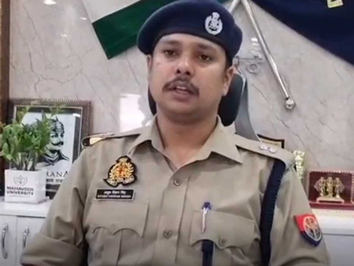ईद को लेकर मेरठ पुलिस की चेतावनी, सड़क पर नमाज अदा करने पर होगी सख्त कार्रवाई