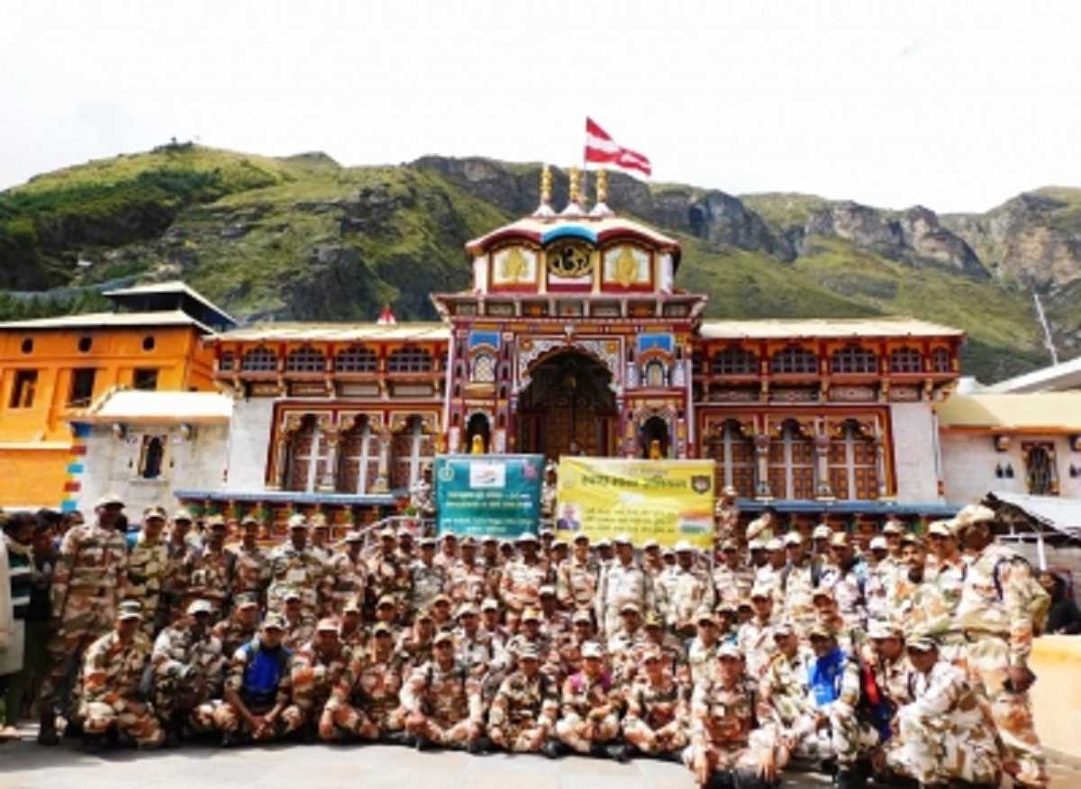 आईटीबीपी ने उठाया बद्रीनाथ मंदिर परिसर और अलकनंदा नदी की सफाई का जिम्मा