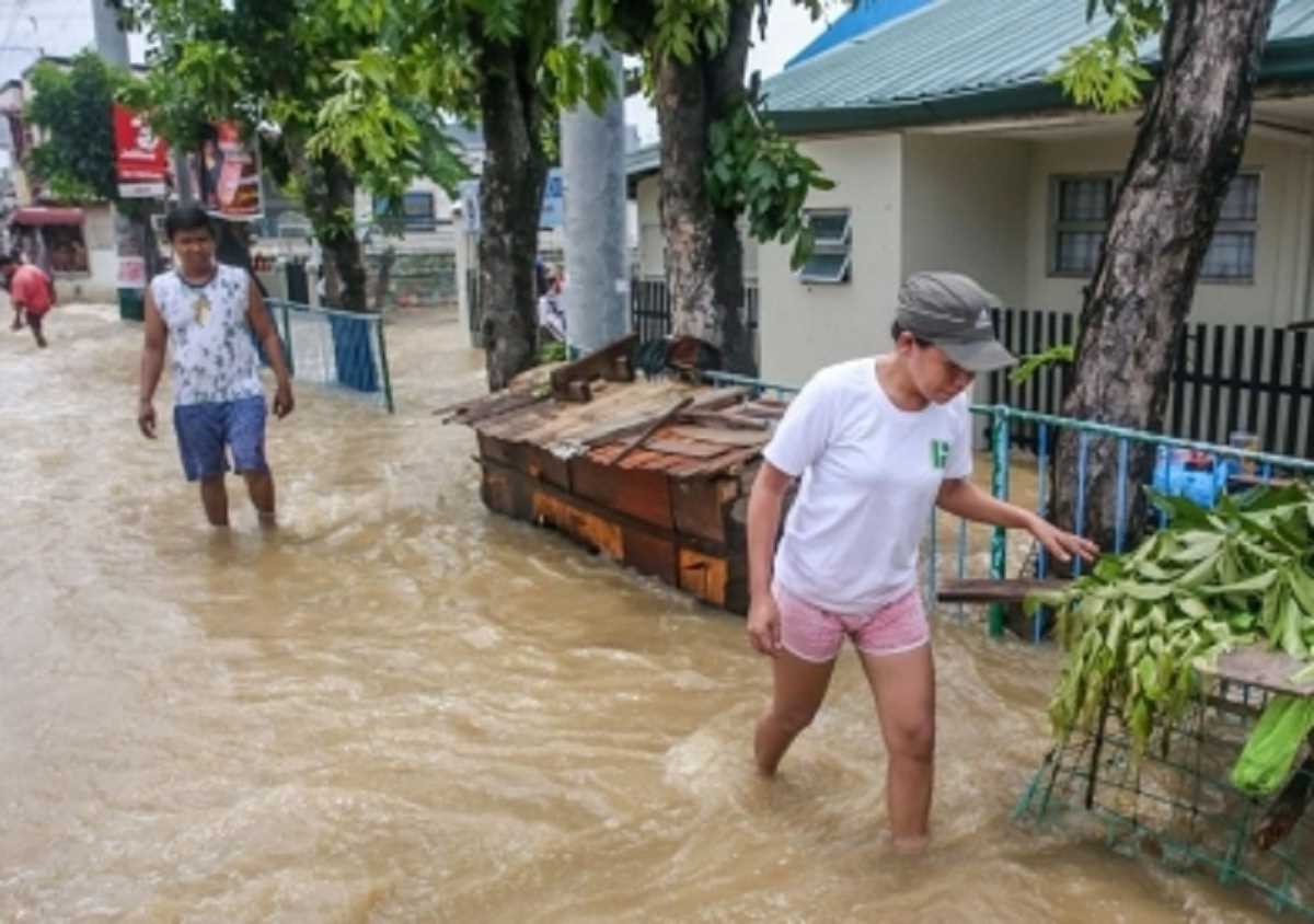 फिलीपींस में बाढ़ से 13 की मौत, कई लापता फिलीपींस में बाढ़ से 13 की मौत, कई लापता