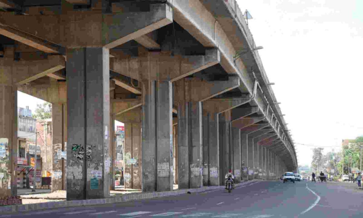 जम्मू-कश्मीर का सबसे लंबा फ्लाईओवर तैयार, उद्घाटन का इंतजार जम्मू-कश्मीर का सबसे लंबा फ्लाईओवर तैयार, उद्घाटन का इंतजार