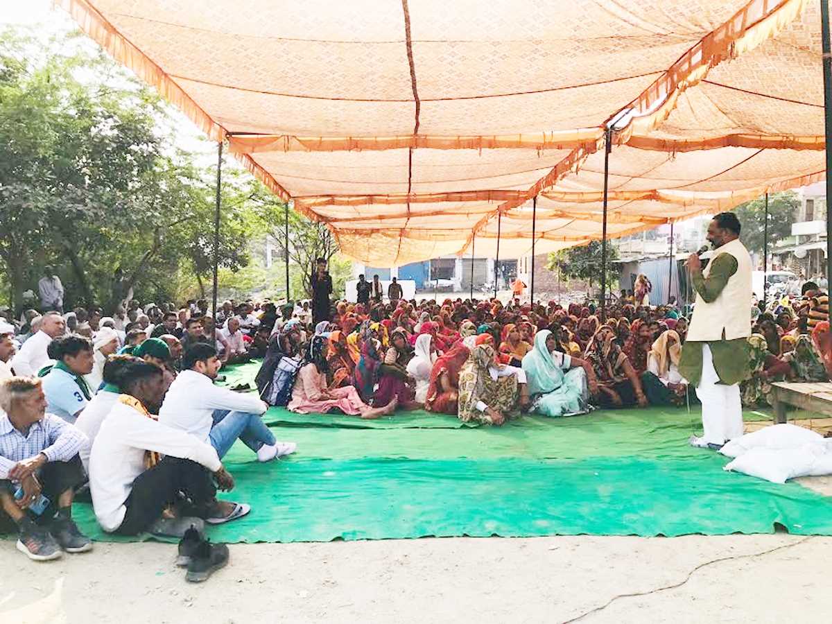 एनटीपीसी में आंदोलनरत 24 गांवों के किसानों को सपा ने दिया समर्थन