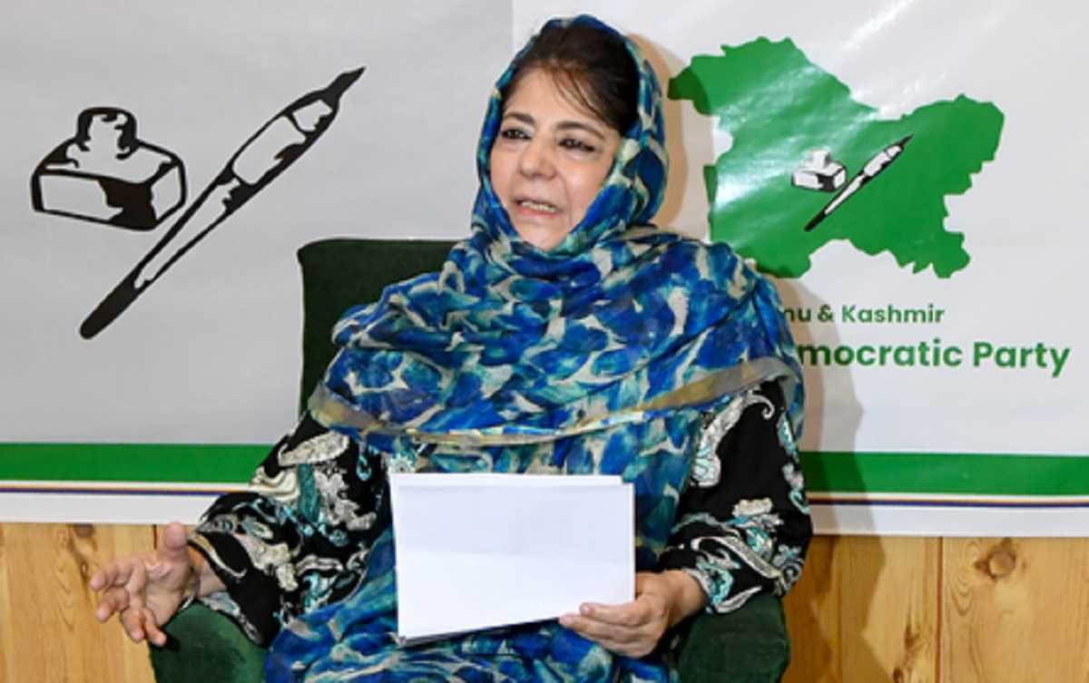 पाकिस्तान के साथ तनाव के बीच शांति की पहल करे भारत : महबूबा मुफ्ती