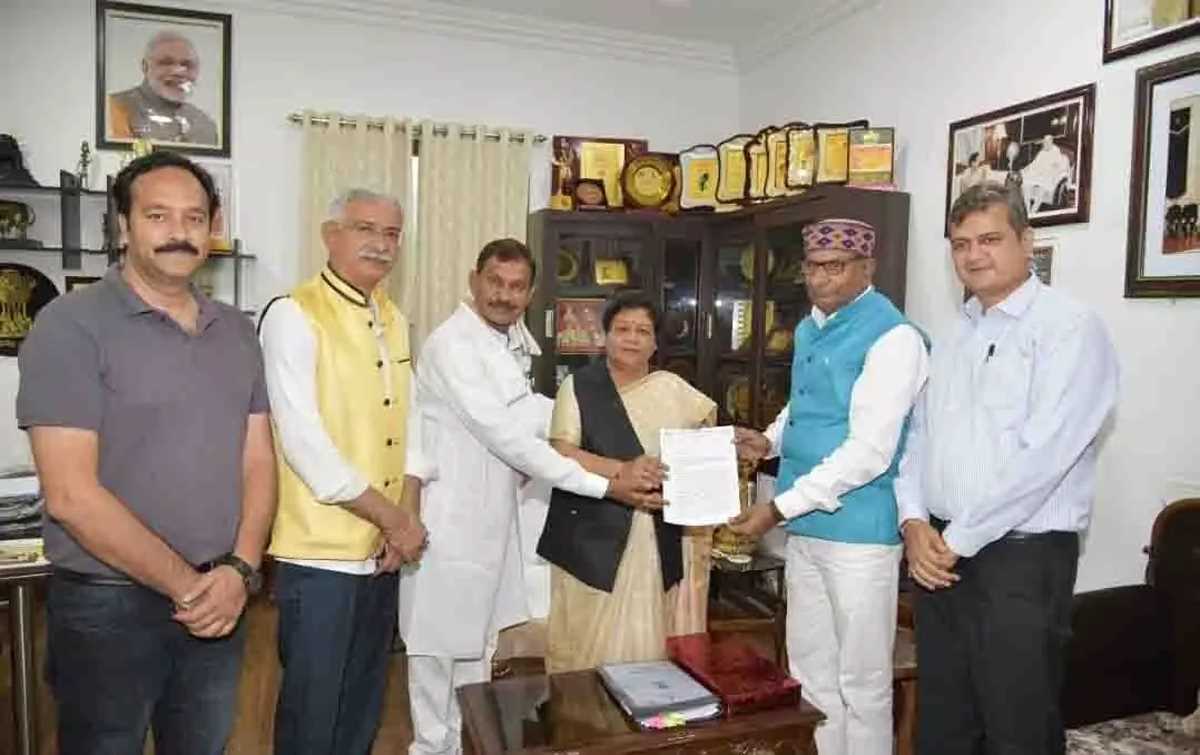 बोर्ड की बहाली करने एव चुनाव कराने की मांग सहकारिता प्रकोष्ठ ने राज्यपाल को सौंपा ज्ञापन