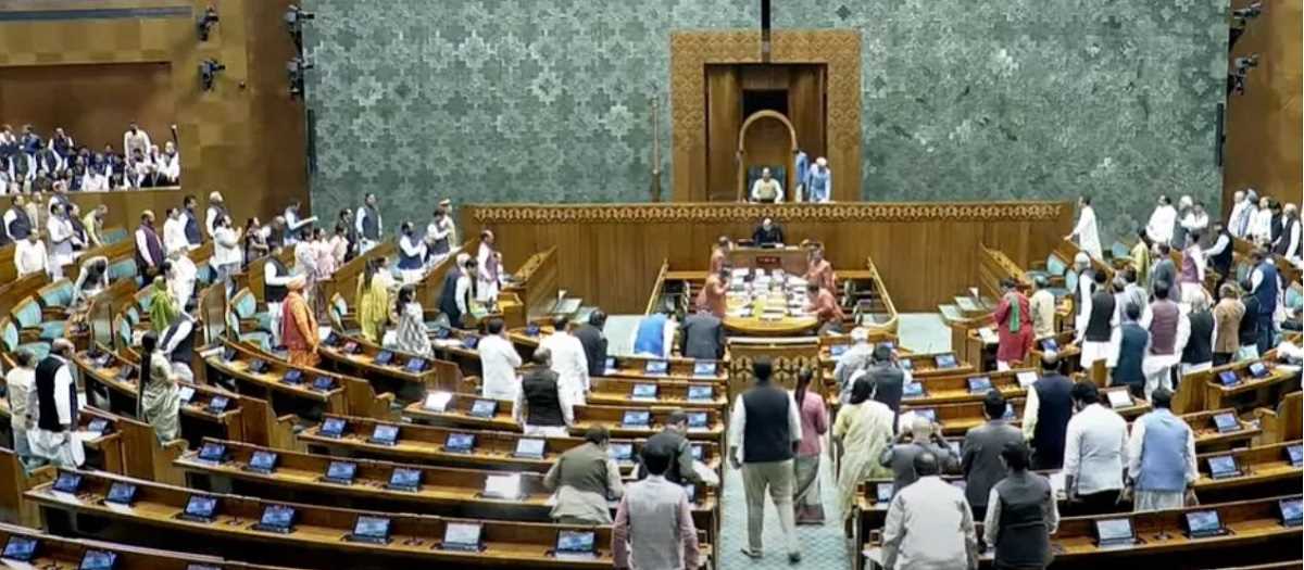 लोकसभा की कार्यवाही बुधवार 11 दिसंबर तक स्थगित लोकसभा की कार्यवाही बुधवार 11 दिसंबर तक स्थगित