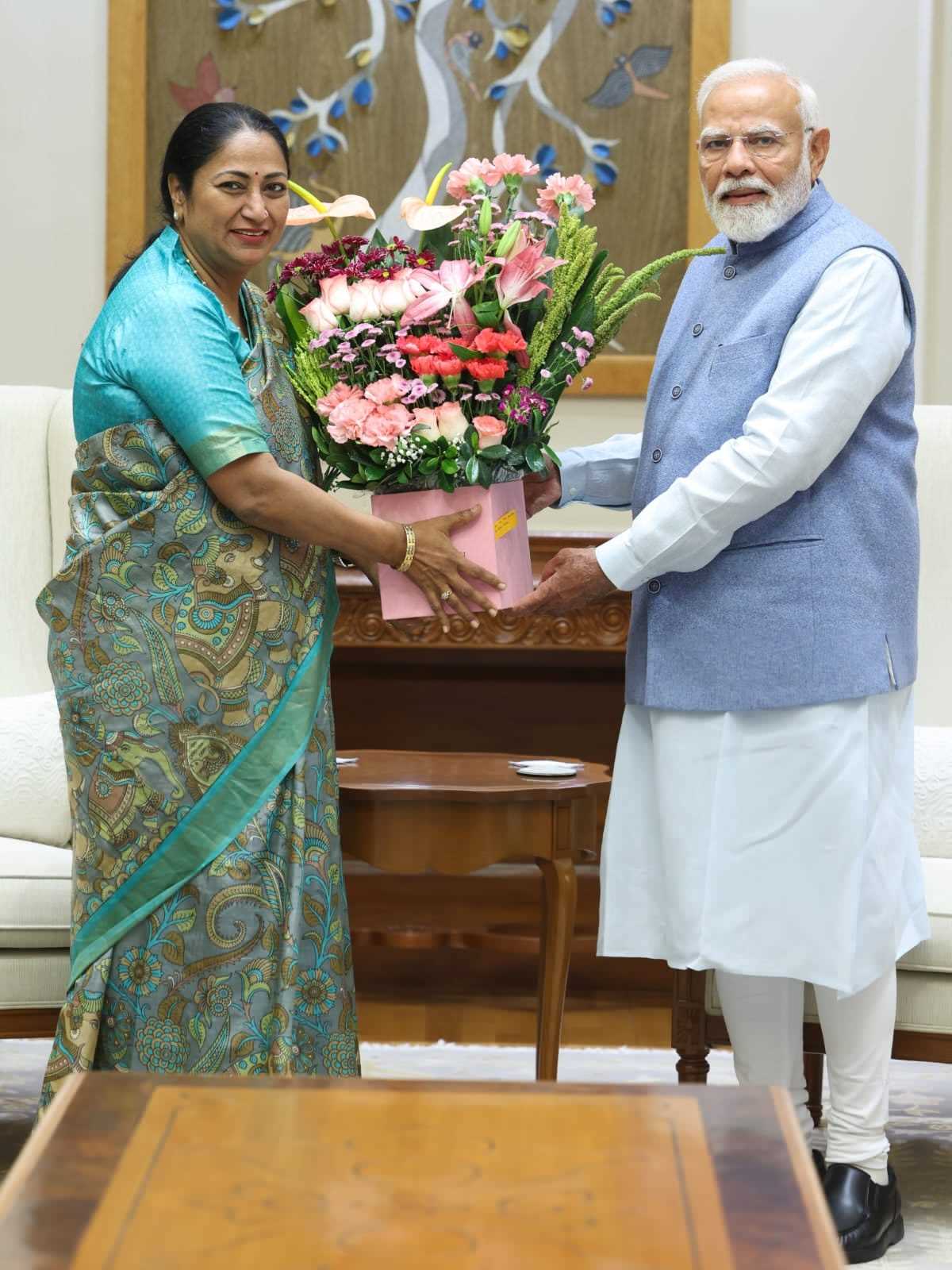 सीएम रेखा गुप्ता ने पीएम मोदी से की मुलाकात, दिल्ली की बेटी को जिम्मेदारी सौंपने का जताया आभार